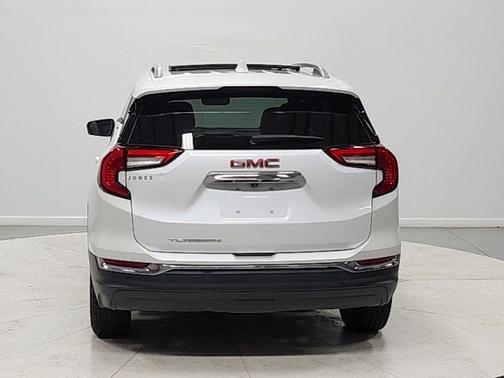 White Frost Tricoat 2022 GMC Terrain SLT