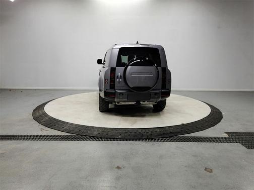 2024 Land Rover Defender Outbound