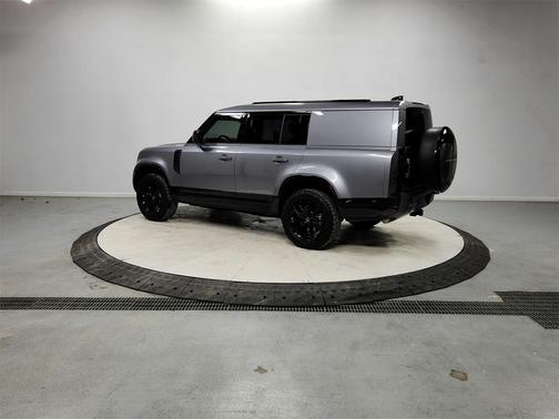 2024 Land Rover Defender Outbound