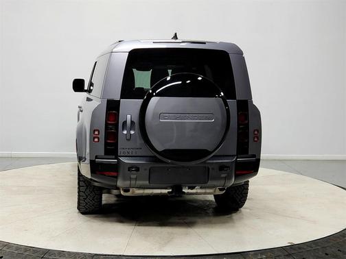 2024 Land Rover Defender Outbound
