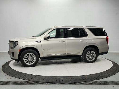 Pearl Beige Metallic 2023 GMC Yukon SLT