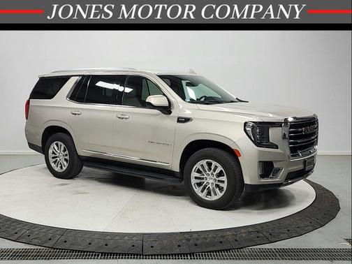 Pearl Beige Metallic 2023 GMC Yukon SLT