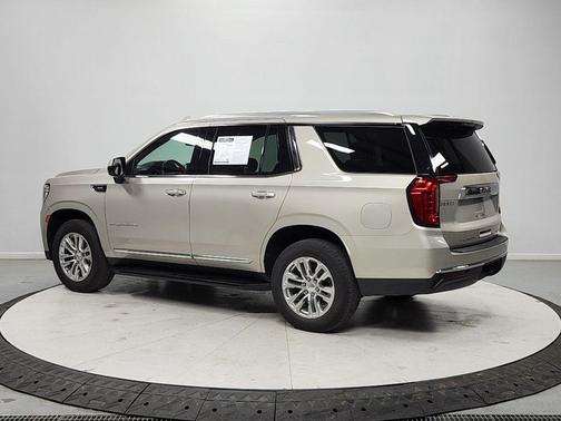 Pearl Beige Metallic 2023 GMC Yukon SLT