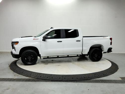 Summit White 2022 Chevrolet Silverado 1500 Custom Trail Boss