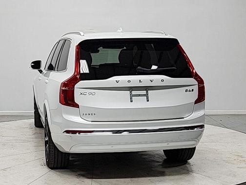 Crystal White Metallic 2024 Volvo XC90 B6 Ultimate Bright Theme 7-Seater