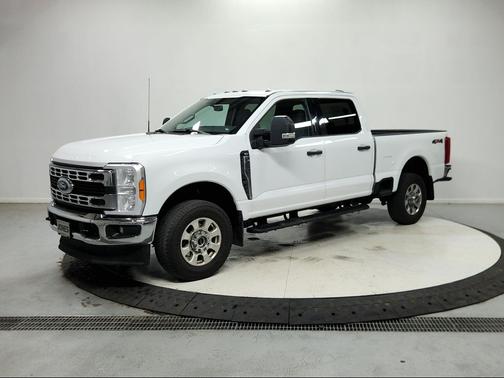 Oxford White 2023 Ford F-250 XLT
