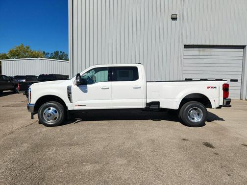 Star White Metallic Tri-Coat 2027 Ford F-350 Lariat