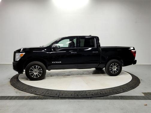 2023 Nissan Titan SV