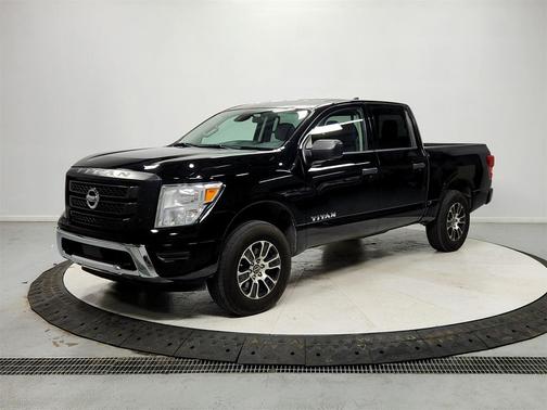 2023 Nissan Titan SV