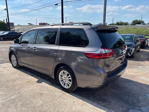 Predawn Gray Mica 2017 Toyota Sienna XLE Premium