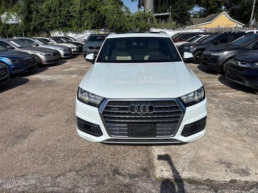 White 2018 Audi Q7 3.0T Premium Plus