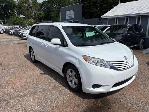 Super White 2015 Toyota Sienna LE