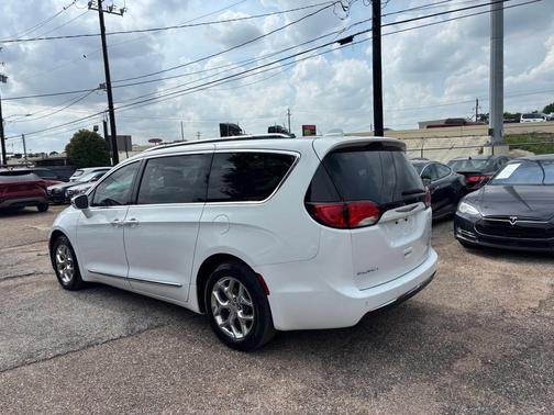 Bright White Clearcoat 2017 Chrysler Pacifica Limited