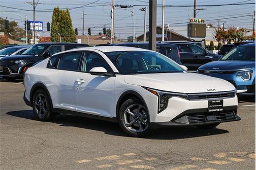 2025 Kia K4 LXS