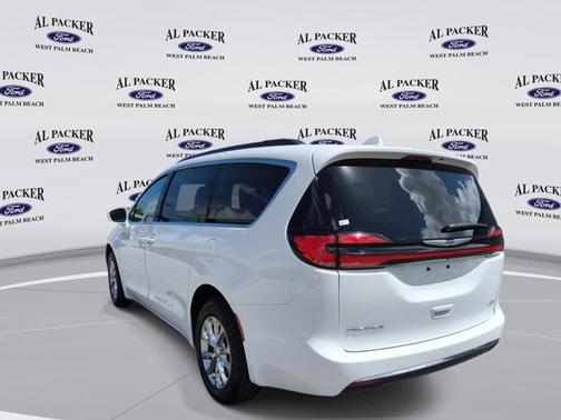 Bright White Clearcoat 2022 Chrysler Pacifica TOURING L