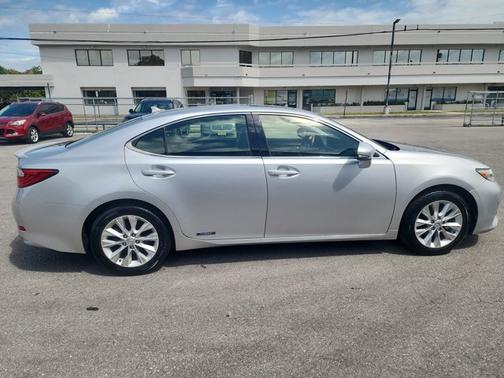 2013 Lexus ES 300h Base