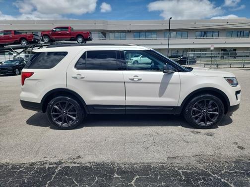 WHITE PLATINUM MET TRI-COAT 2018 Ford Explorer XLT