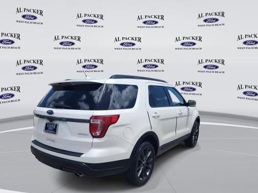WHITE PLATINUM MET TRI-COAT 2018 Ford Explorer XLT