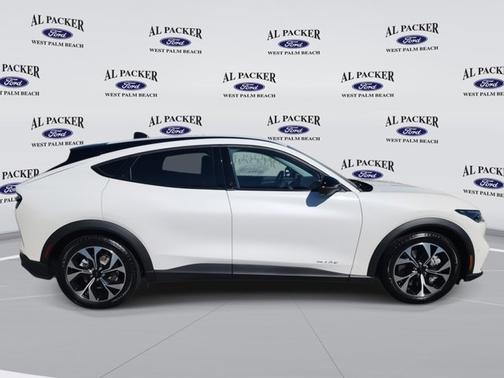 2024 Ford Mustang Mach-E SELECT