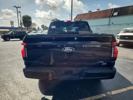 2025 Ford F-150 Lightning Flash