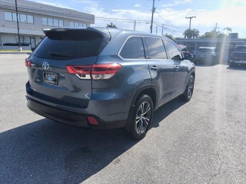 Shoreline Mist 2018 Toyota Highlander LE