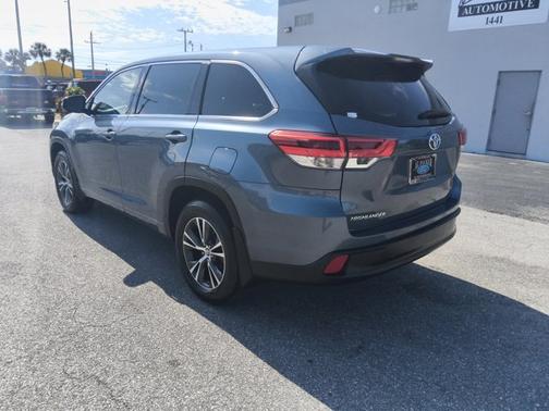 Shoreline Mist 2018 Toyota Highlander LE