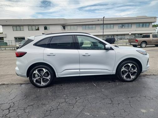 2025 Ford Escape ST-Line Elite