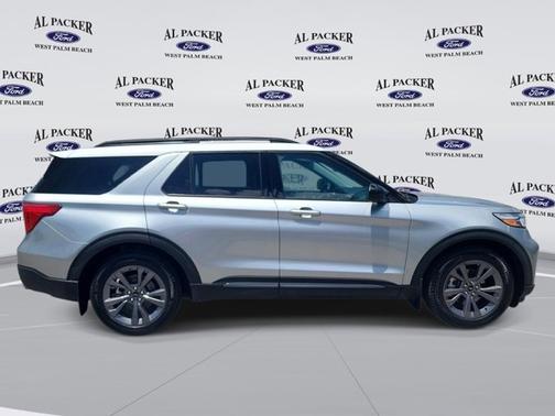ICONIC SILVER METALLIC 2023 Ford Explorer XLT
