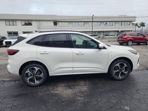 2025 Ford Escape ST-Line Elite