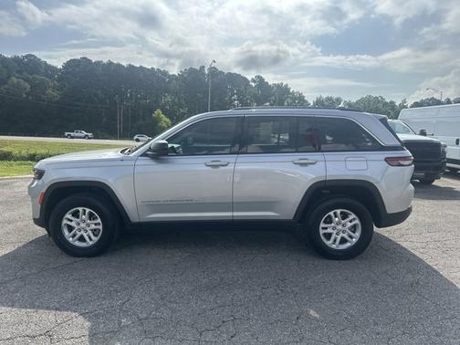 2024 Jeep Grand Cherokee Laredo