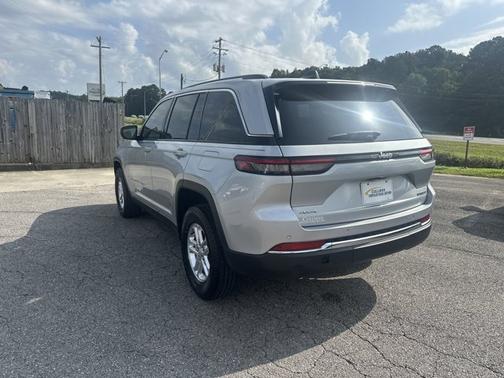 2024 Jeep Grand Cherokee Laredo