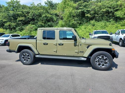2025 Jeep Gladiator Sport S