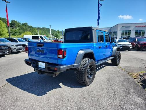 2022 Jeep Gladiator Sport