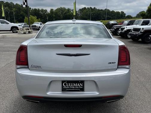 2023 Chrysler 300 Touring