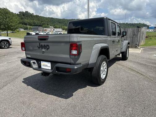 2022 Jeep Gladiator Sport S