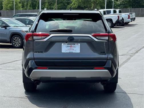 2022 Toyota RAV4 Hybrid SE