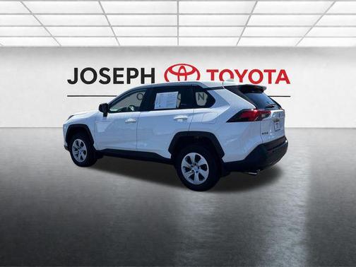 Ice 2025 Toyota RAV4 LE