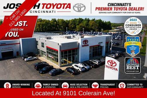 Mosaic Black Metallic 2023 Chevrolet Traverse LT Cloth