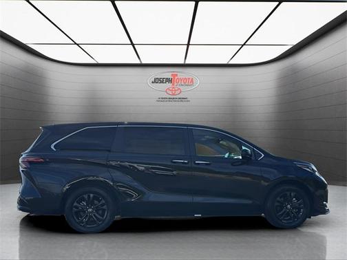 2024 Toyota Sienna XSE 7 Passenger