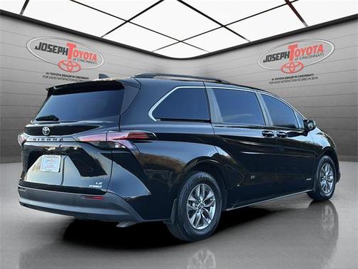 2021 Toyota Sienna LE
