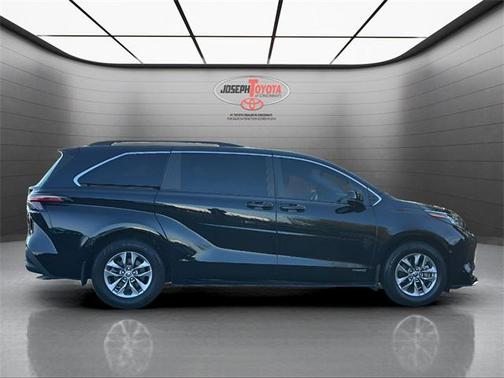 2021 Toyota Sienna LE