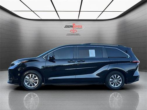 2021 Toyota Sienna LE