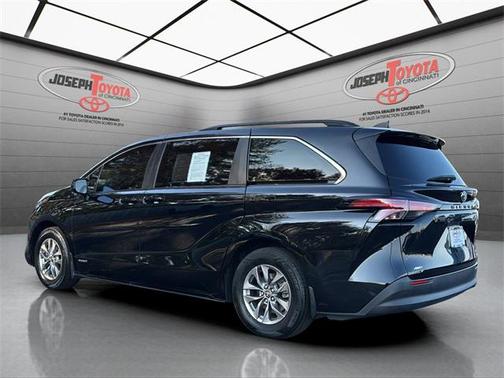 2021 Toyota Sienna LE