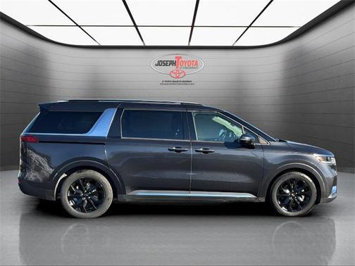 2022 Kia Carnival SX