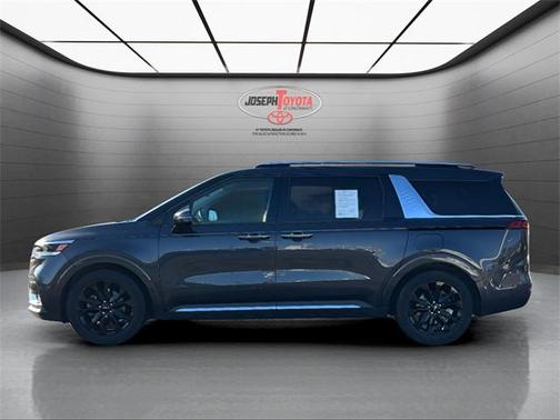 2022 Kia Carnival SX