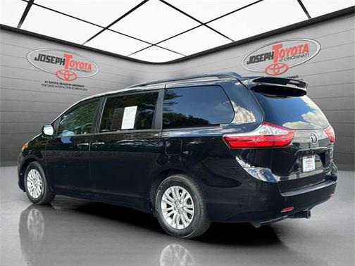 2017 Toyota Sienna XLE