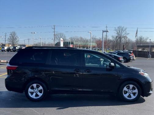 2017 Toyota Sienna LE