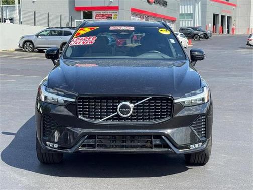 2023 Volvo XC60 B5 Plus Dark Theme