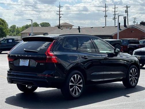 2023 Volvo XC60 B5 Plus Dark Theme