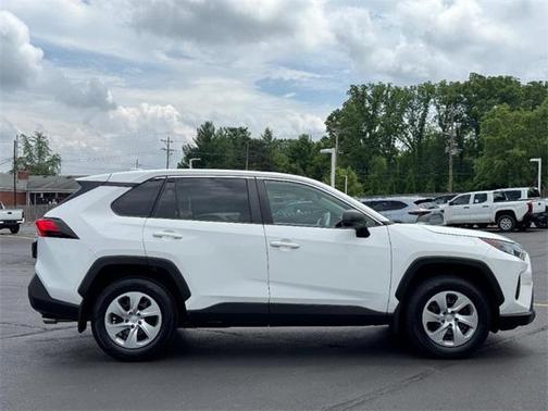 2022 Toyota RAV4 LE